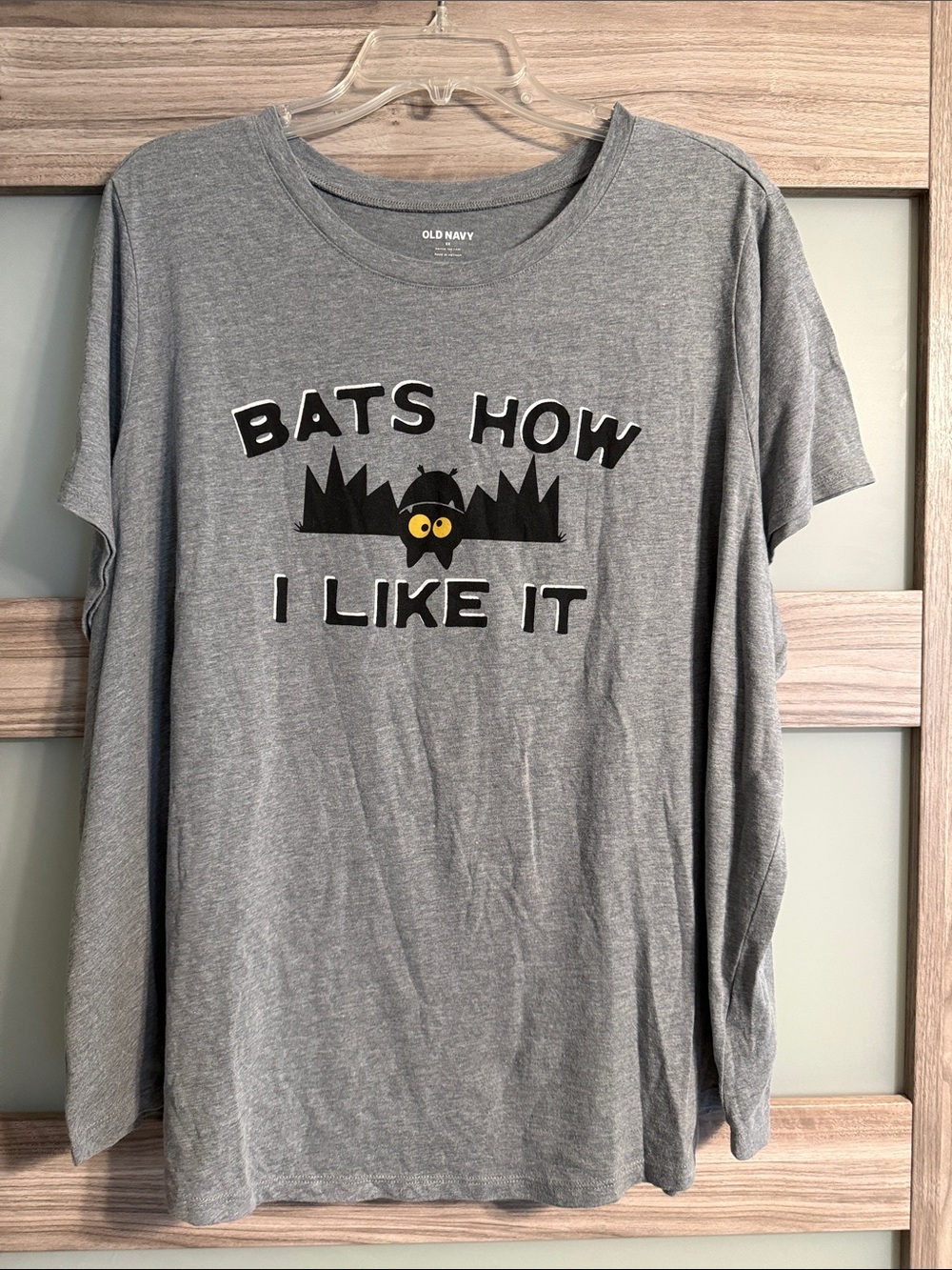3X Old Navy Gray Long-Sleeve 'Bats How I Like It' Graphic T-shirt
